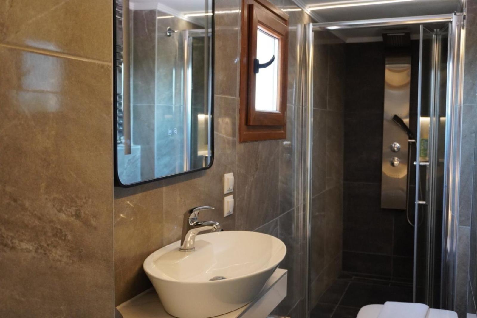 Villa Vaso With Jacuzzi Епаноми Екстериор снимка